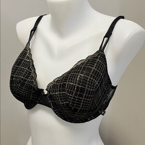 Victoria Secret padded Bra 34DD/E75